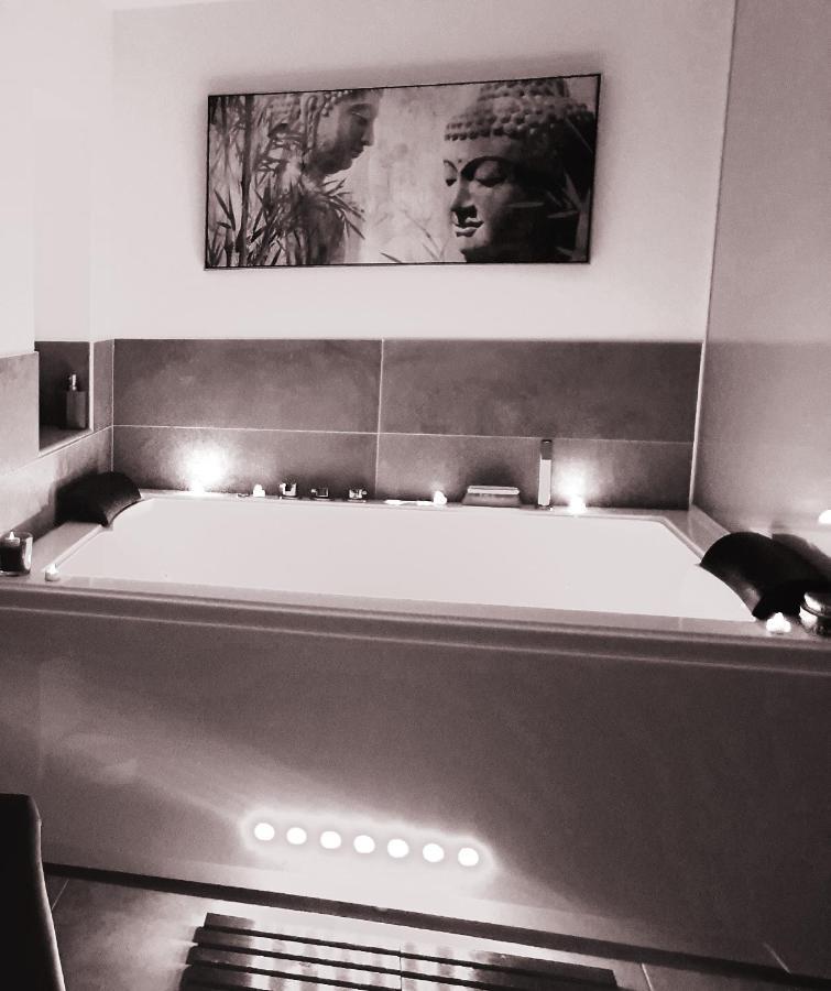 Elle & Lui En Jacuzzi Hotel Bernis Kültér fotó