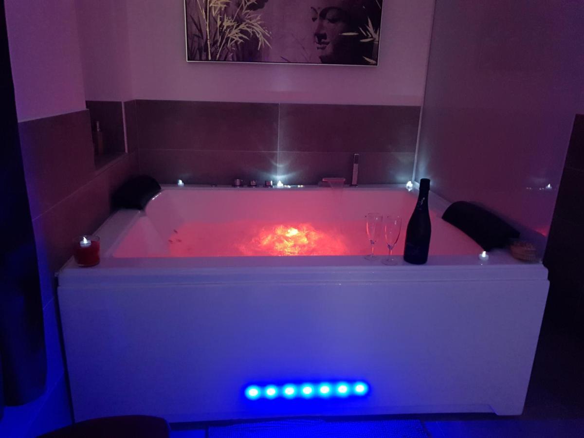 Elle & Lui En Jacuzzi Hotel Bernis Kültér fotó