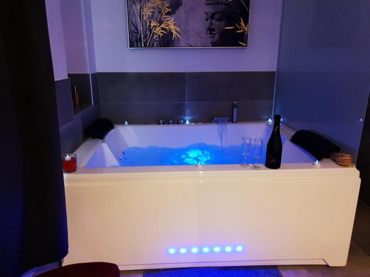 Elle & Lui En Jacuzzi Hotel Bernis Kültér fotó